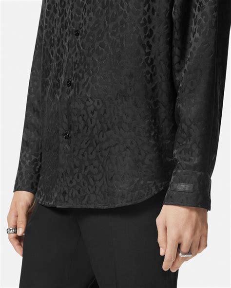 versace t shirt stampa leopardo|Leopard Jacquard Satin Shirt .